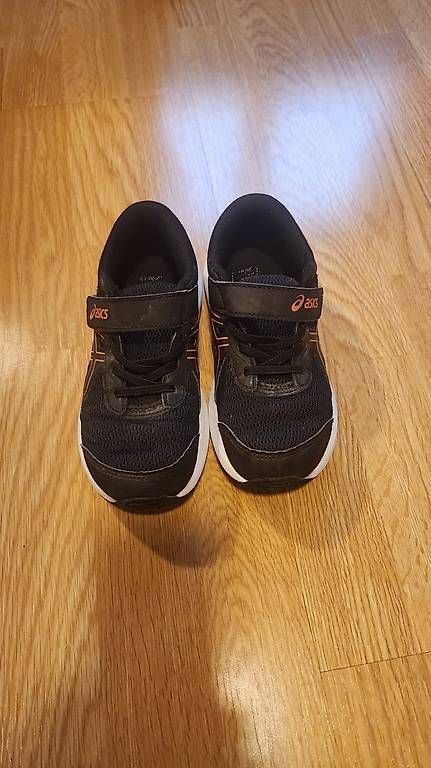 Asics Scarpe per ragazzi: Laufschuhe Asics Grösse 31.5 – Usato da Stans venduto da blitzhimmelblau