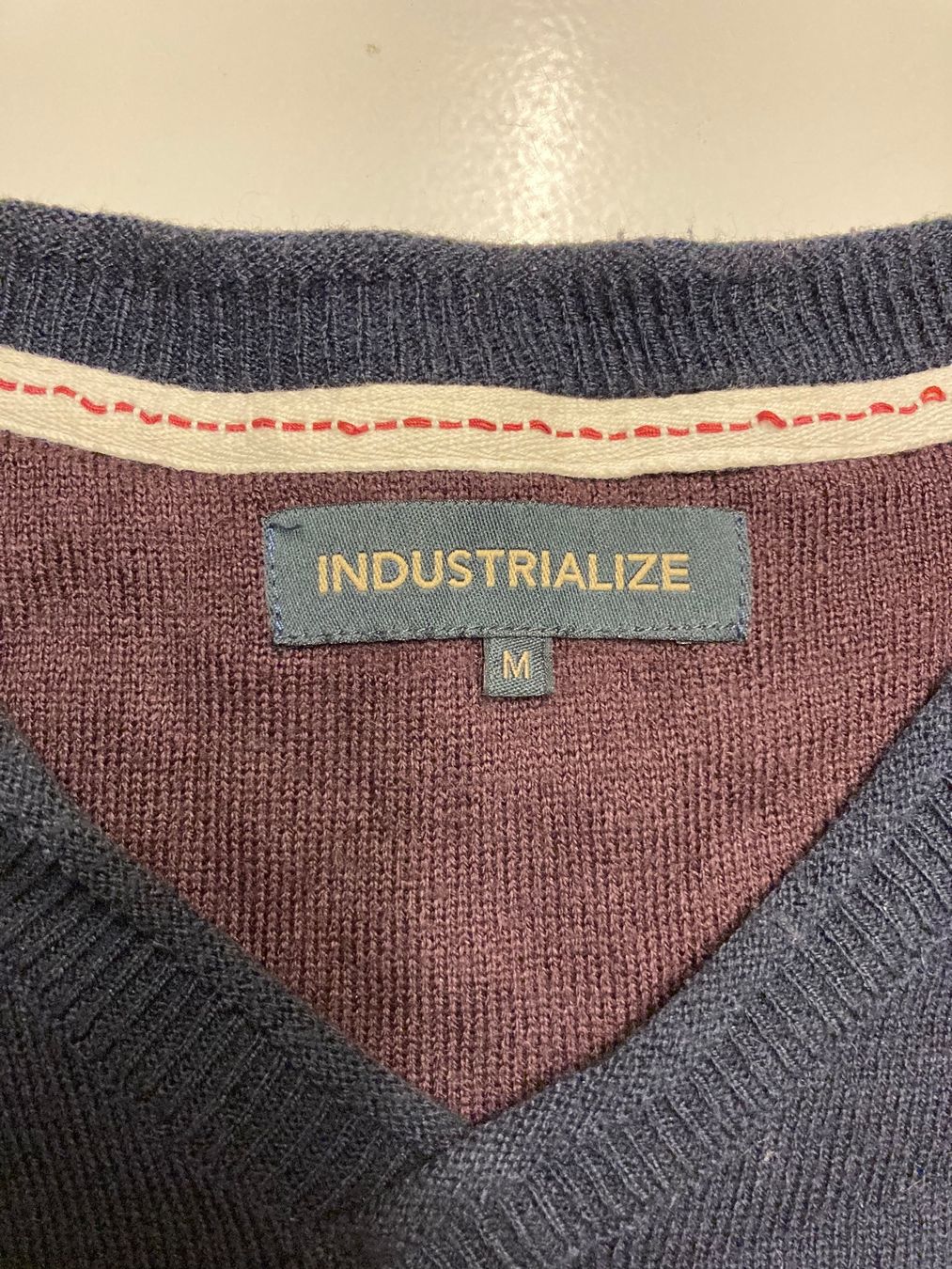 Maglioni & Felpe: Pullover von Industrialize (M) – Usato da Basel venduto da Tshabajuju 1