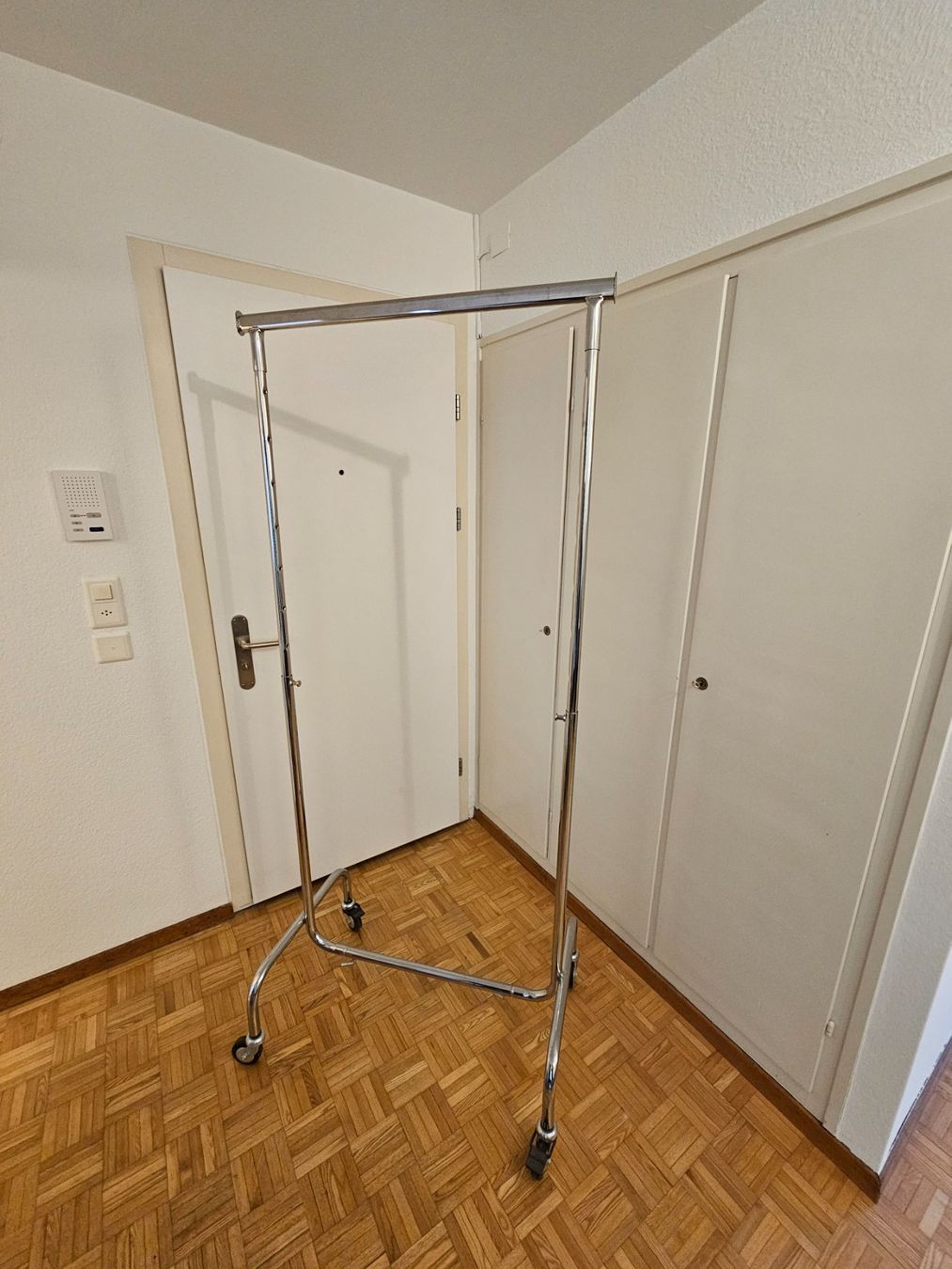 Porte manteau: Mobiler Kleiderständer / Profi-Modell – D'occasion à Dietikon par Taps2 2