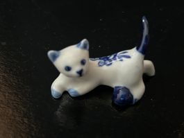 Katzefigur aus Porzellan