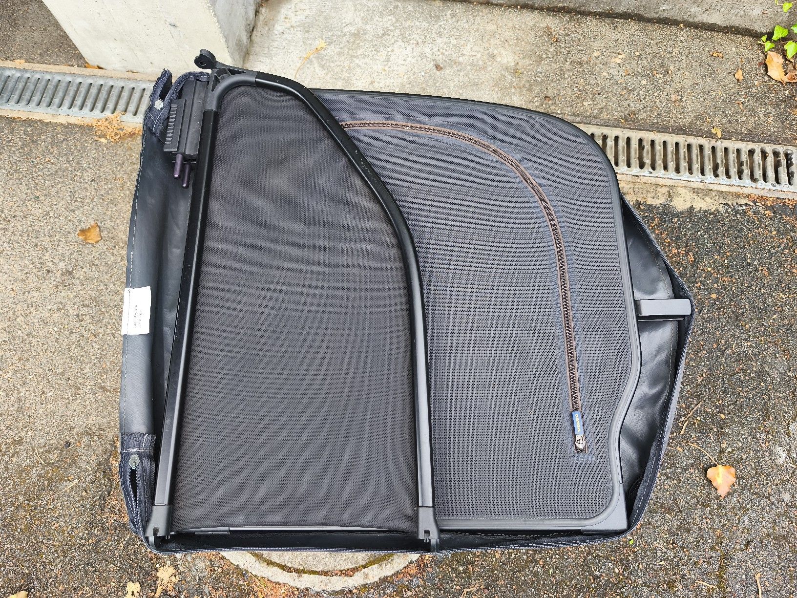 Volvo Tutti pezzi di ricambio auto: Original Windschott Volvo C70 ab 2005 – Usato da Zürich venduto da GoofBar 3
