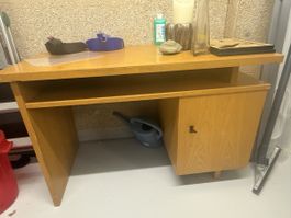 Schreibtisch 