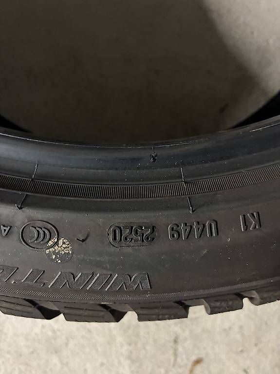 Sonstiges Schreiben & Zeichnen: Winterreifen Pirelli 225 45 18 – Gebraucht aus Neuenhof von Gt5.Performance_ 4