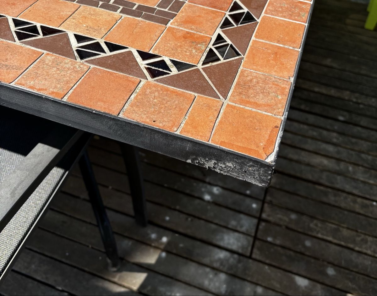 Tischset: Gartentisch mit 4 Stühlen – Mosaik-Tischplatte – Gebraucht aus Flaach von  3