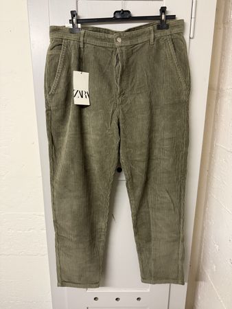 Cordhose Zara / Gr 44 / NEU