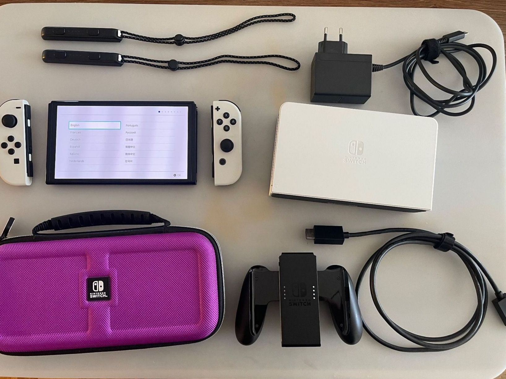 Nintendo Console: Nintendo Switch OLED Weiss Komplett Set mit Tasche + Spiel – Usato da Dietikon venduto da ussenterprise 2