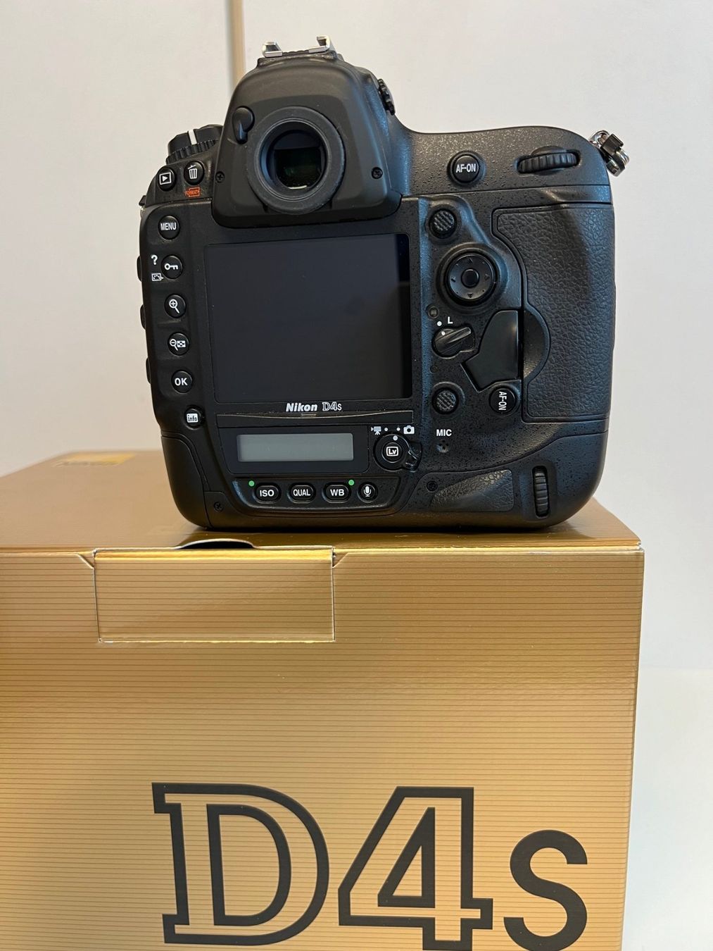 Nikon Kamera: Nikon D4s mit Wireless Transmitter WT-5 – Gebraucht aus Bremgarten AG von  1