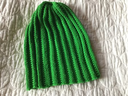 grüne Strickmuetze - ideal für einen geschützten Kopf!