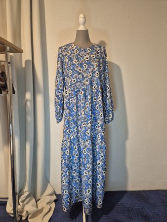 Maxikleid Benin blau Blumenmuster langarm Grösse M