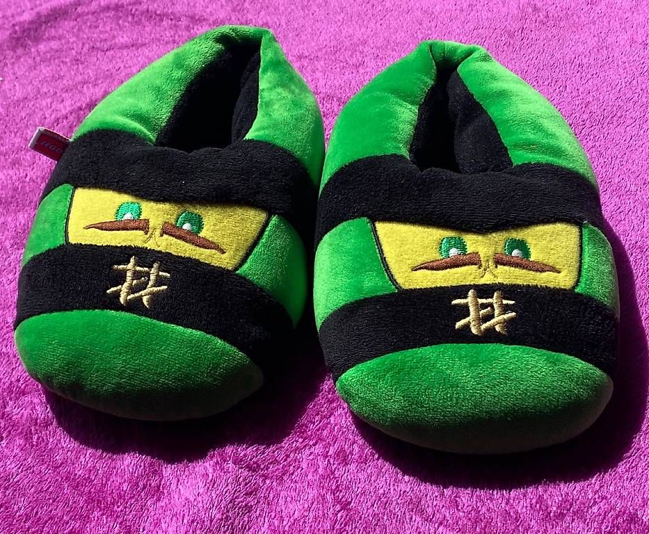 Scarpe per ragazzi: Plüsch Schuhe Ninjago 26/27 – Usato da Fehren venduto da Flugzeug1177