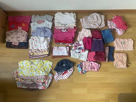 Kleiderpaket Mädchen für das ganze Jahr Gr. 80, 51 Teile