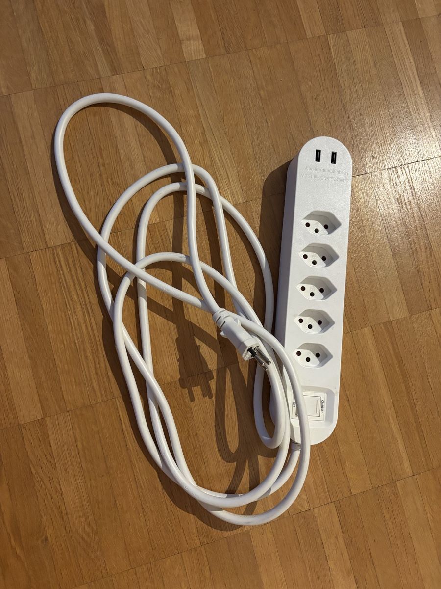 Ikea Spine: IKEA KOPPLA 6-way power strip with switch, grounded – Usato da Zürich venduto da beg_c6l2