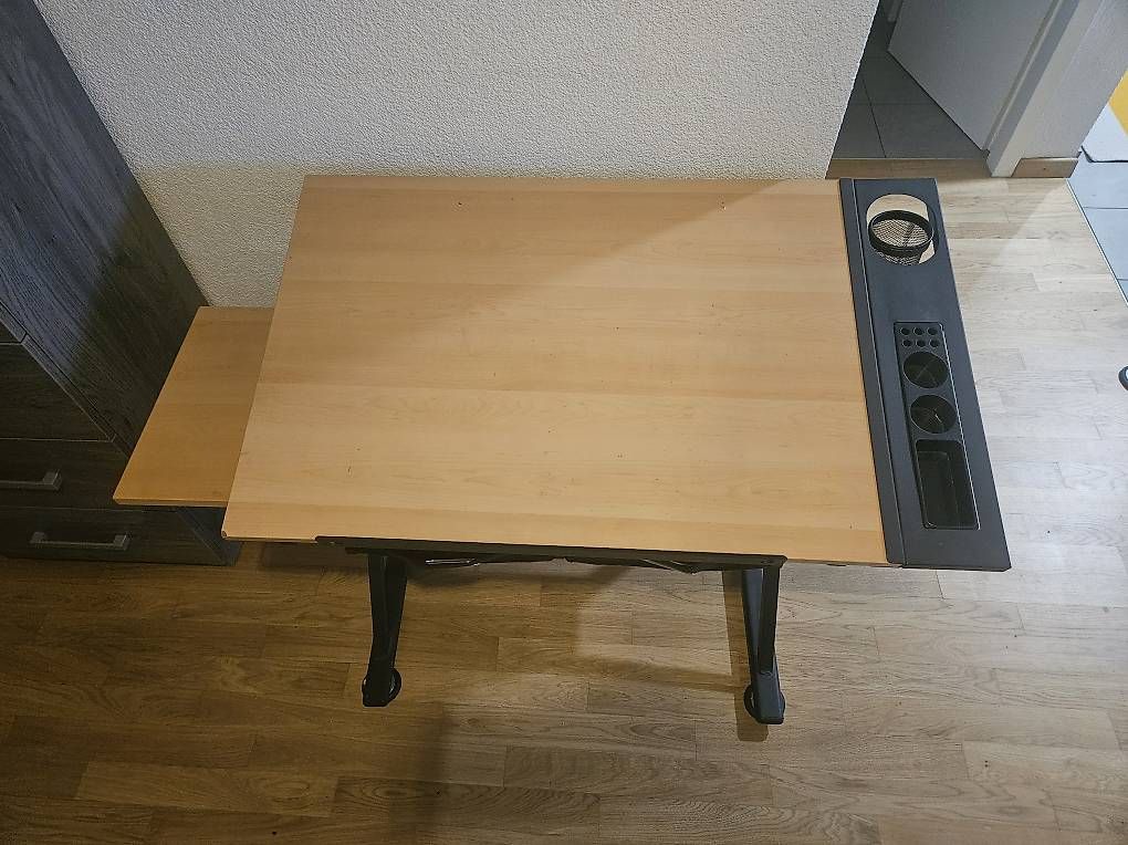 Scrivanie: Bureau réglable et inclinable  – Usato da Echallens venduto da Youpi 2