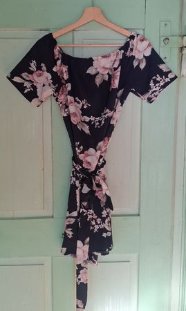 Sommerliches Blumenkleid, schulterfrei, Grösse 36/S