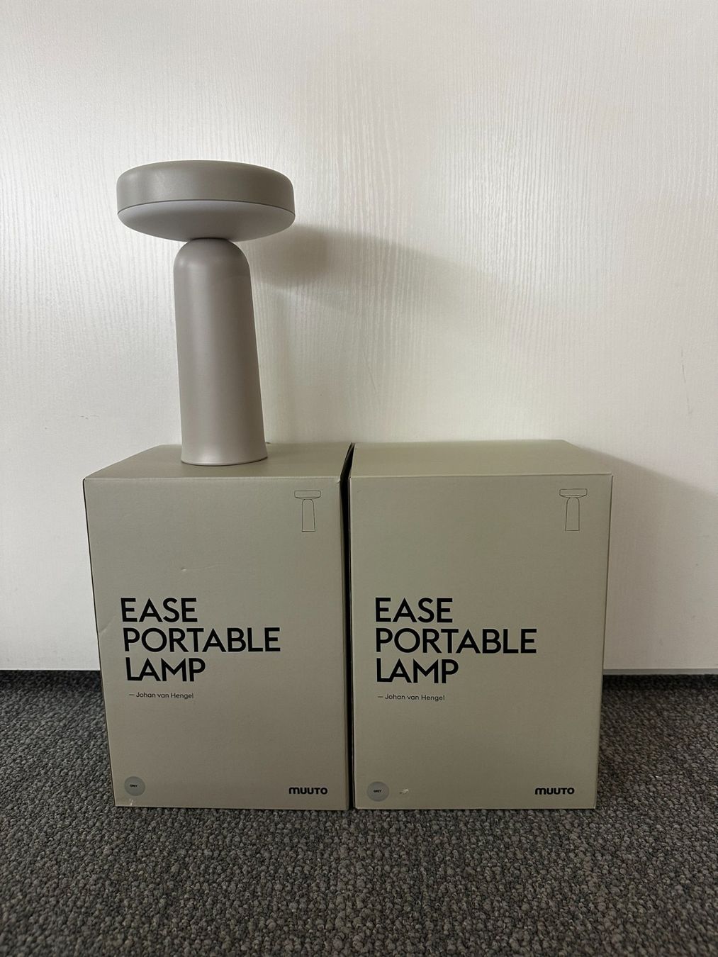 Muuto Lampade: Muuto Ease Portable Lampe, grey, neuwertig! – Usato da Davos Platz venduto da Castywohnen