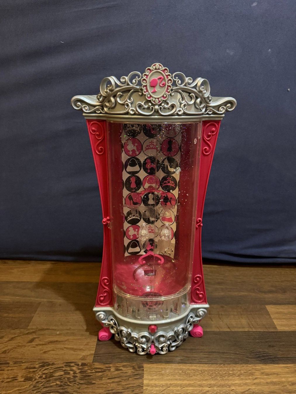 Giocattoli: Barbie Schrank mit Glitzerfunktion – Usato da Würenlos venduto da CaSteSeNievis