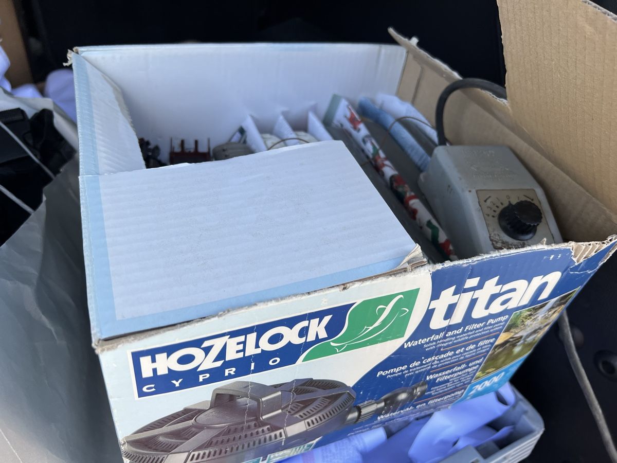 Modellini di ferrovie: Kiste voller Eisenbahnwagen  – Usato da Dittingen venduto da Bellevista 2