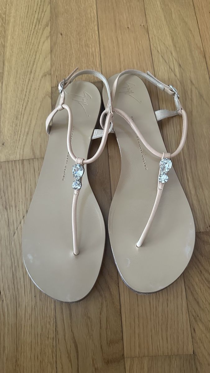 Zanotti Scarpe da donna: Giuseppe Zanotti strappy flats with crystals size – Usato da Luzern venduto da ida_hv2y 3