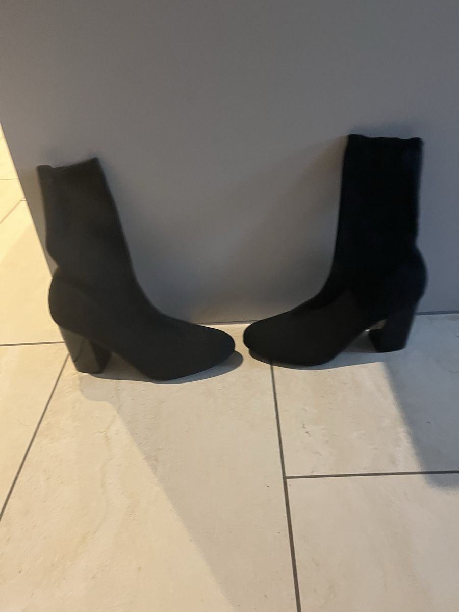 Zalando Scarpe da donna: Schwarze -Stiefeletten Grösse 40 – Nuovo (secondo la descrizione) da Niederrohrdorf venduto da liv_7gbr 3