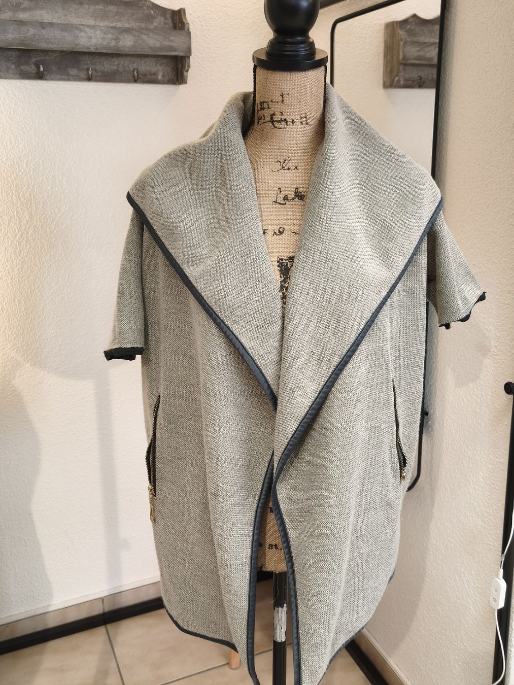 Altro in Moda donna: Poncho Gr.M von ha:Lu – Nuovo (secondo la descrizione) da Emmetten venduto da SecondhandSiska