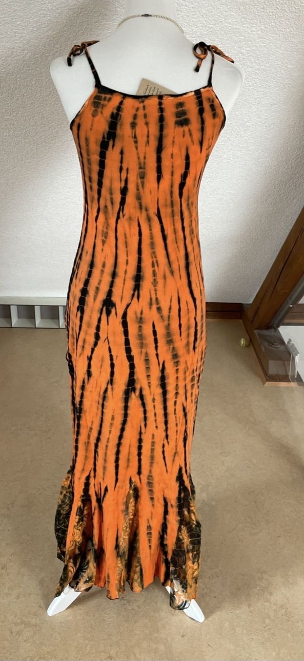 Vestiti: Sommerliches Maxikleid, Batikmuster, Orange/Schwarz, 1 Size – Nuovo (secondo la descrizione) da Klingnau venduto da vollmond36 2