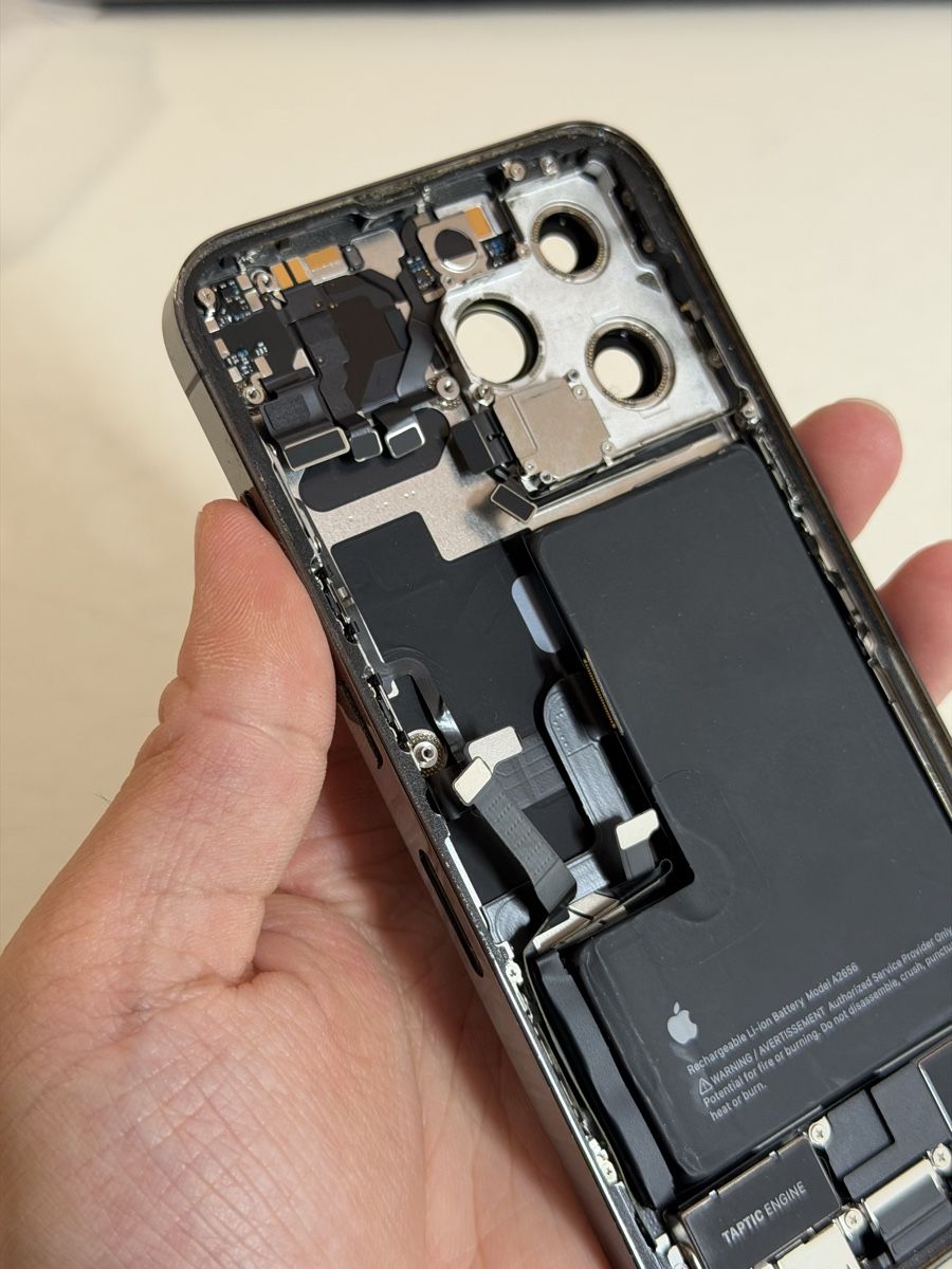 Apple Handys / Smartphones: Komplett iPhone 13Pro Gehäuse Pulled  – Gebraucht aus Chur von beverlyone 3
