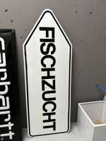 2 Strassenschilder (Fischzucht & Teppich Frick) zu verkaufen