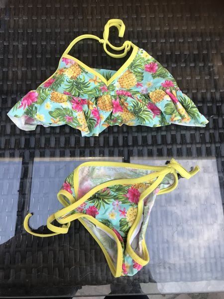 Costumi da bagno & Bikini: Mädchen Bikini mit Ananas 122 – Usato da Bergdietikon venduto da antovale