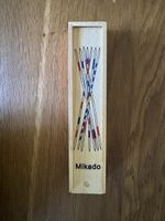 Handgefertigtes Mikado-Spiel aus Holz – mit Holzschachtel