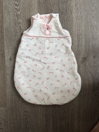 2 sleeping bags (6-12m) (9-12m)