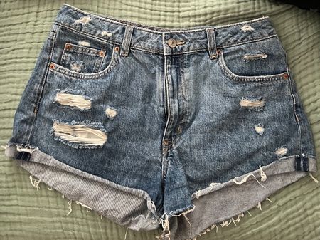Schicke Denim Shorts mit Rissen, Grösse 40