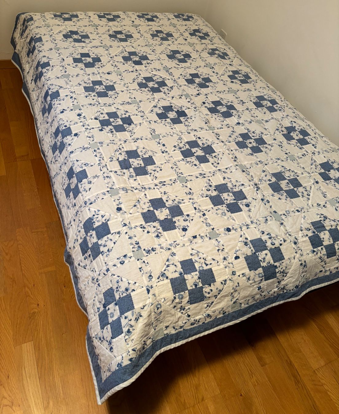 Coperte: PATCHWORK Decke/Bettüberwurf (Handarbeit) – Nuovo (secondo la descrizione) da Zürich venduto da Tzhkely24