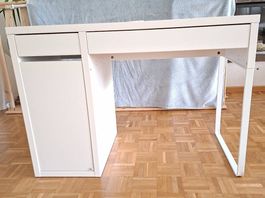 Schreibtisch