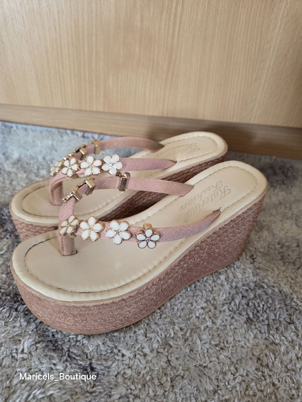 Scarpe da donna: Platform Sandals Pink Flower Detail Size 35 – Usato da Winterthur venduto da Maricels_Boutique