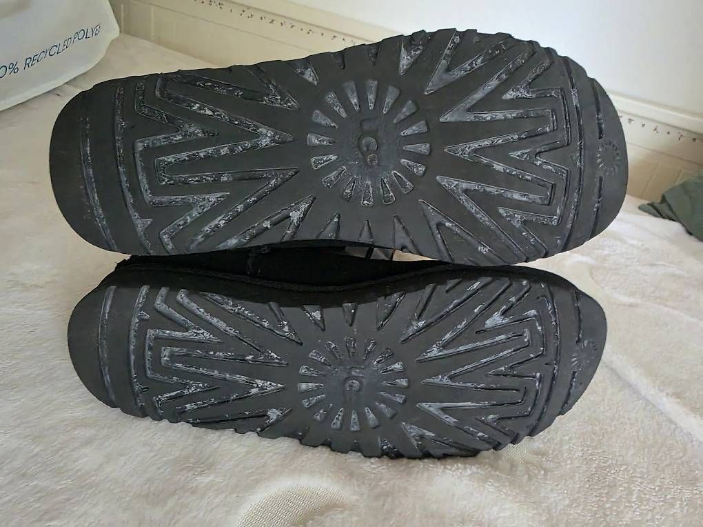 Ugg Scarpe da donna: Bottes UGG / T 39 – Usato da La Conversion venduto da dom_5xx7 3