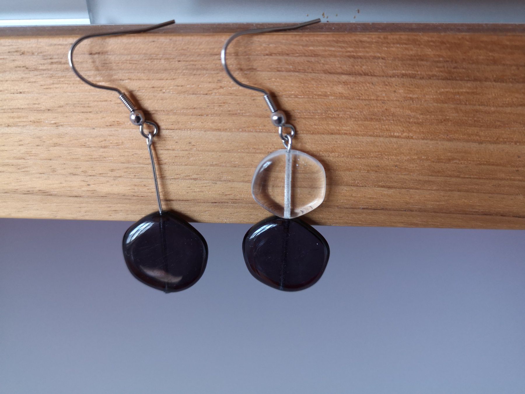 Ohrringe & -stecker: Ohrringe Glas schwarz weiss – Defekt aus Ennetbaden von Rosen1 1