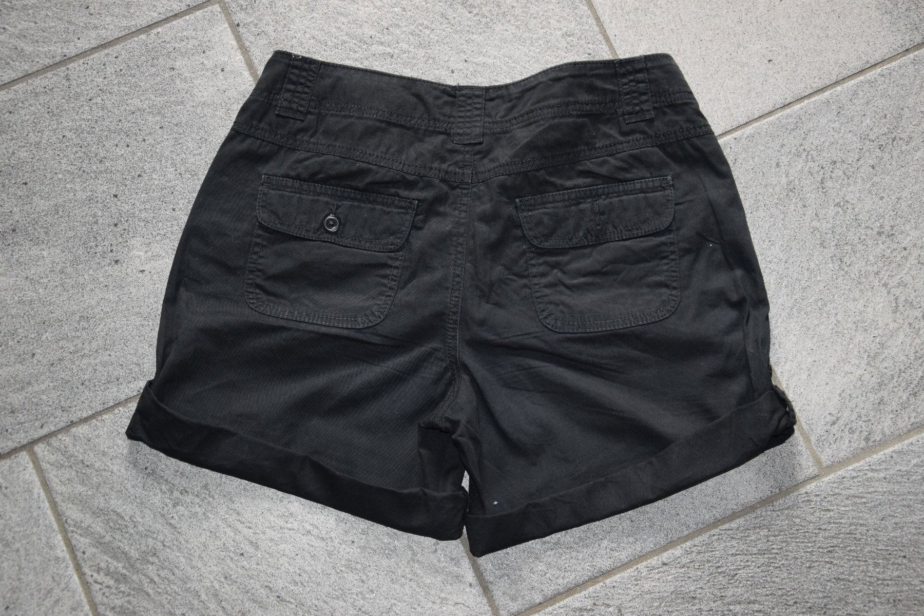 C&A Pantaloni: Damen Shorts C&A gr. 38 – Usato da Mezzovico venduto da finsteraar 1