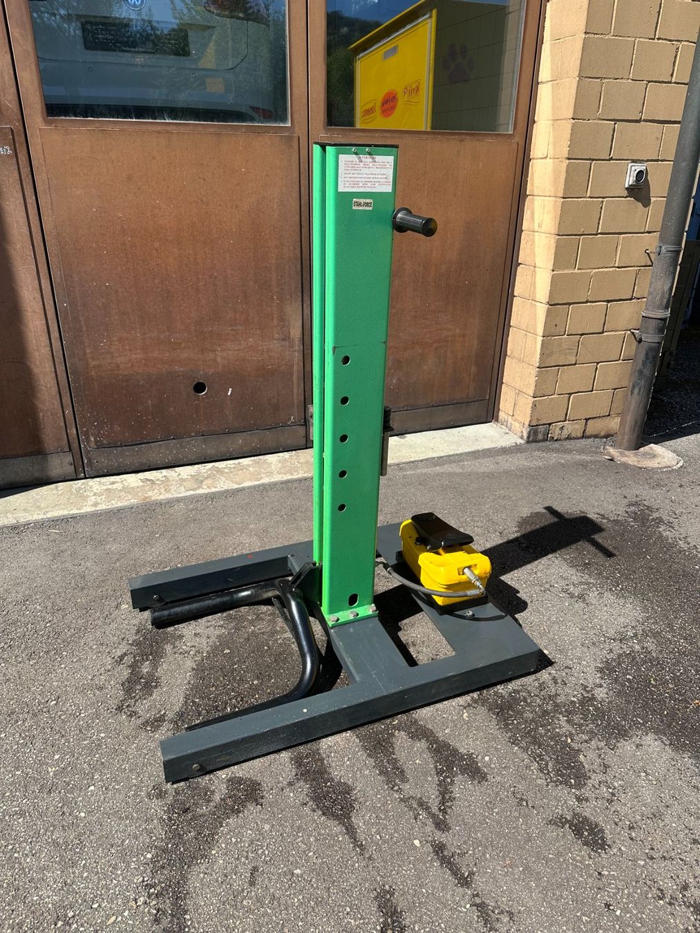 Piattaforme elevatrici & Crick: Fahrbarer Autohebelift – Usato da Dagmersellen venduto da heyv