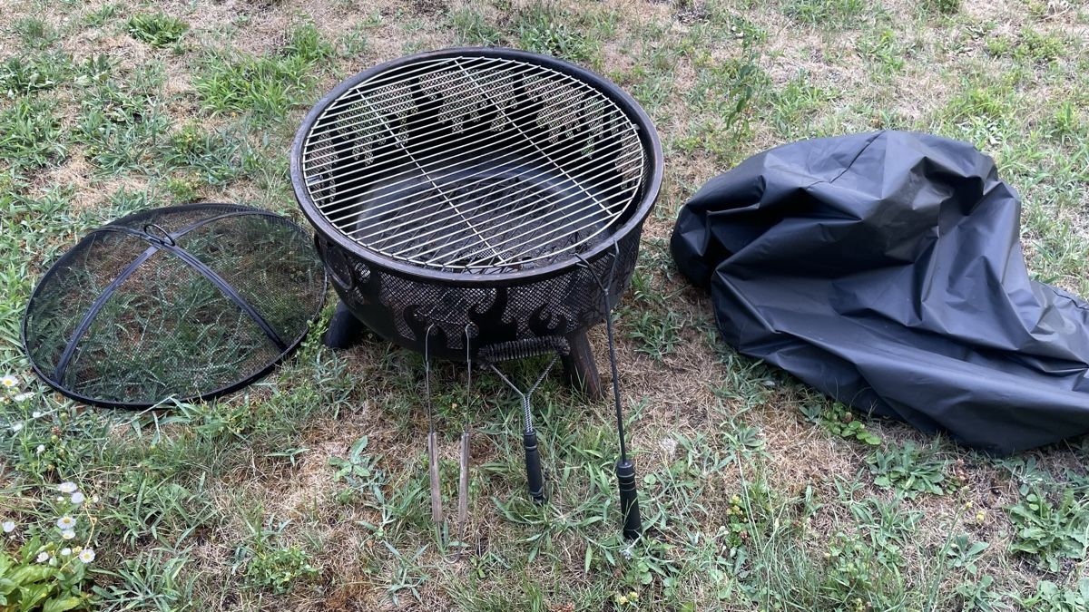 Cheminée d'extérieur: Feuerschale Grill mit Abdeckung und Zubehör – D'occasion à Kloten par Sheogorat 1