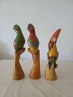 HANDGESCHNITZTE PAPAGEIEN AUS BALSAHOLZ, 3-TEILIGES  SET
