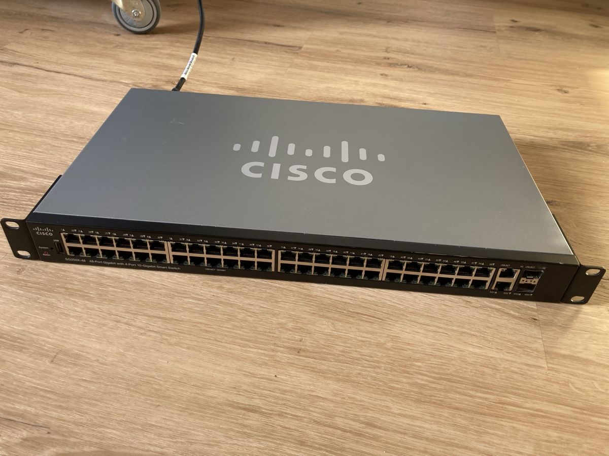 Cisco Modem & Router: Cisco SG250X-48, Layer 2/3 Switch, 48-Port Gigabit – Usato da Wichtrach venduto da Queensparkunite