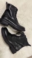 Boots, Schnürstiefel