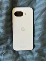 Pixel 9a mit Hülle und Displayschutz