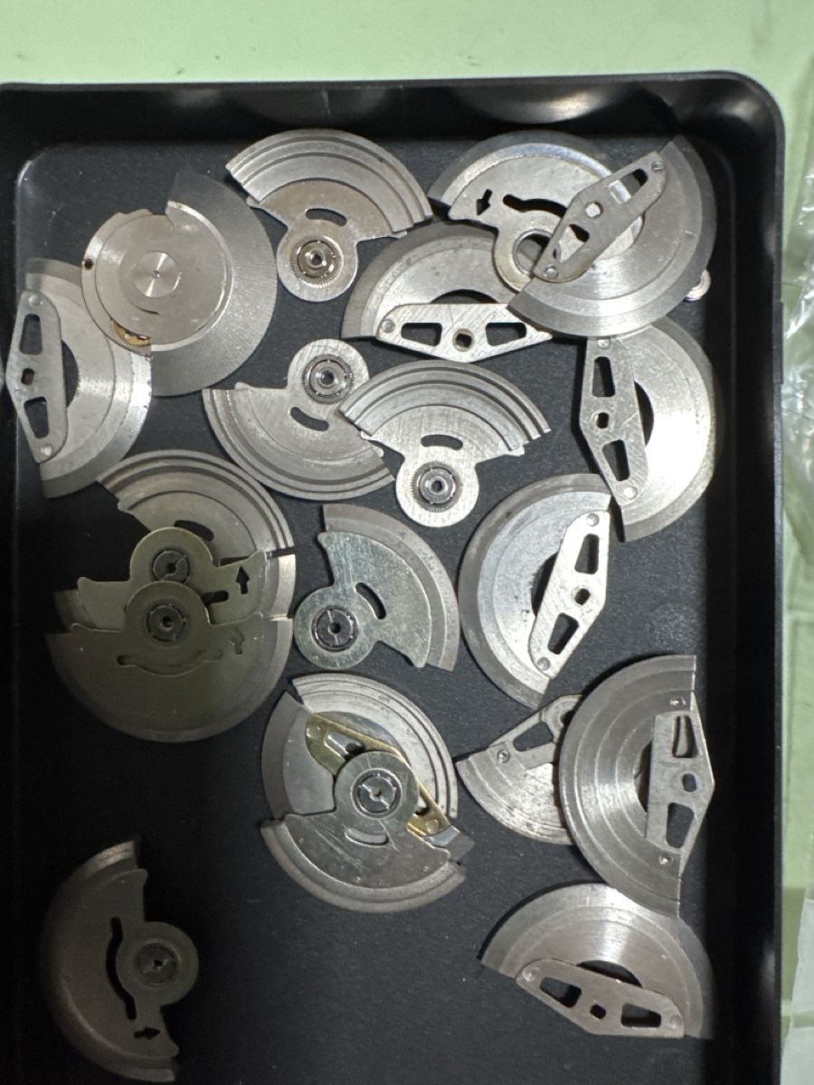 Swiss Montres: Lot de masse pour montre, divers modèles – D'occasion à La Chaux-de-Fonds par lida2005 1