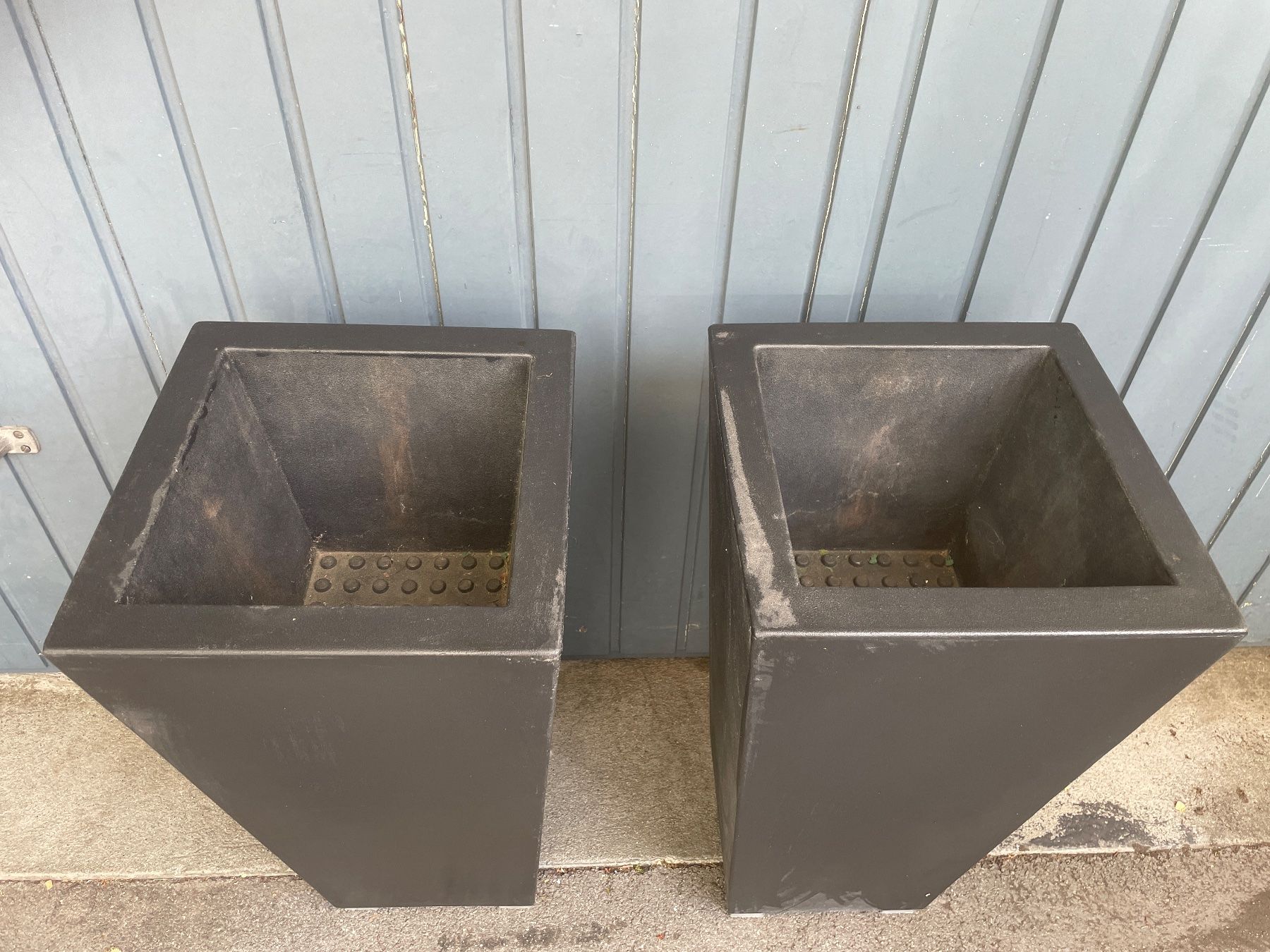 Tutte le decorazioni: 2 Dekoration oder Pflanzgefässe konisch schwarz 70 cm – Usato da Ebikon venduto da Defender_LR 6
