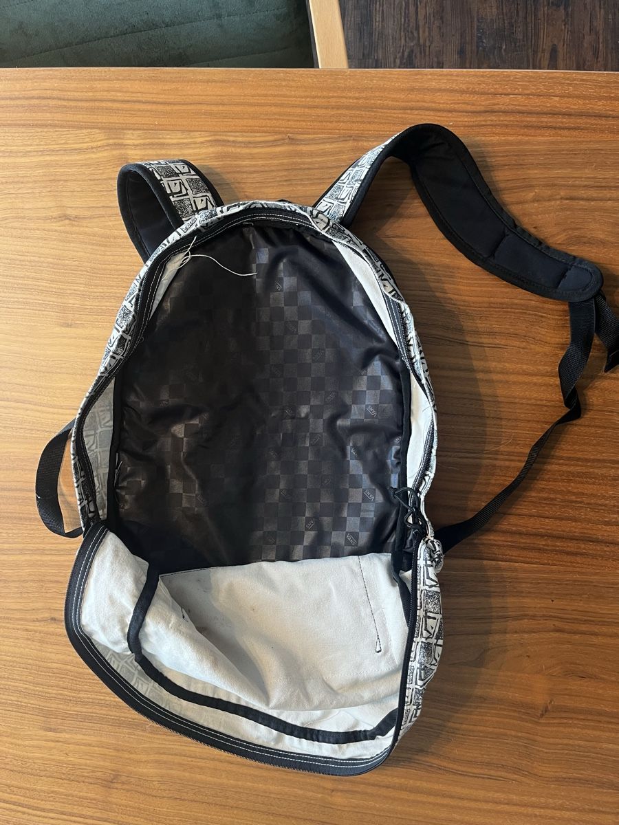 Vans Rucksäcke: Stylischer Vans Rucksack, schwarz/weiss – Gebraucht aus Goldau von mustang_289 2