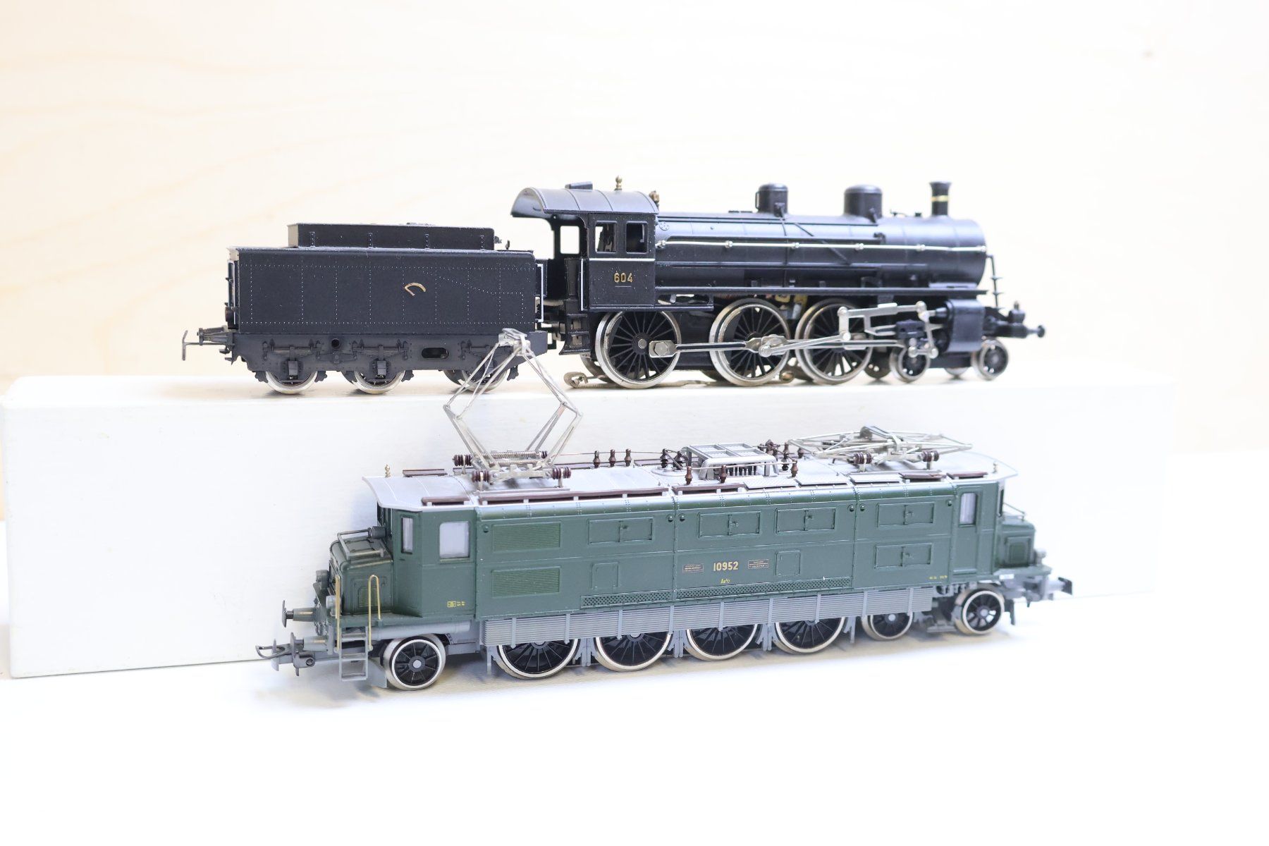 Liliput Modellini di ferrovie: Doppelpack 2 x Liliput SBB Dampflok / Ae 4/7 E-Lok H0 AC – Usato da Winterthur venduto da Monstera 2
