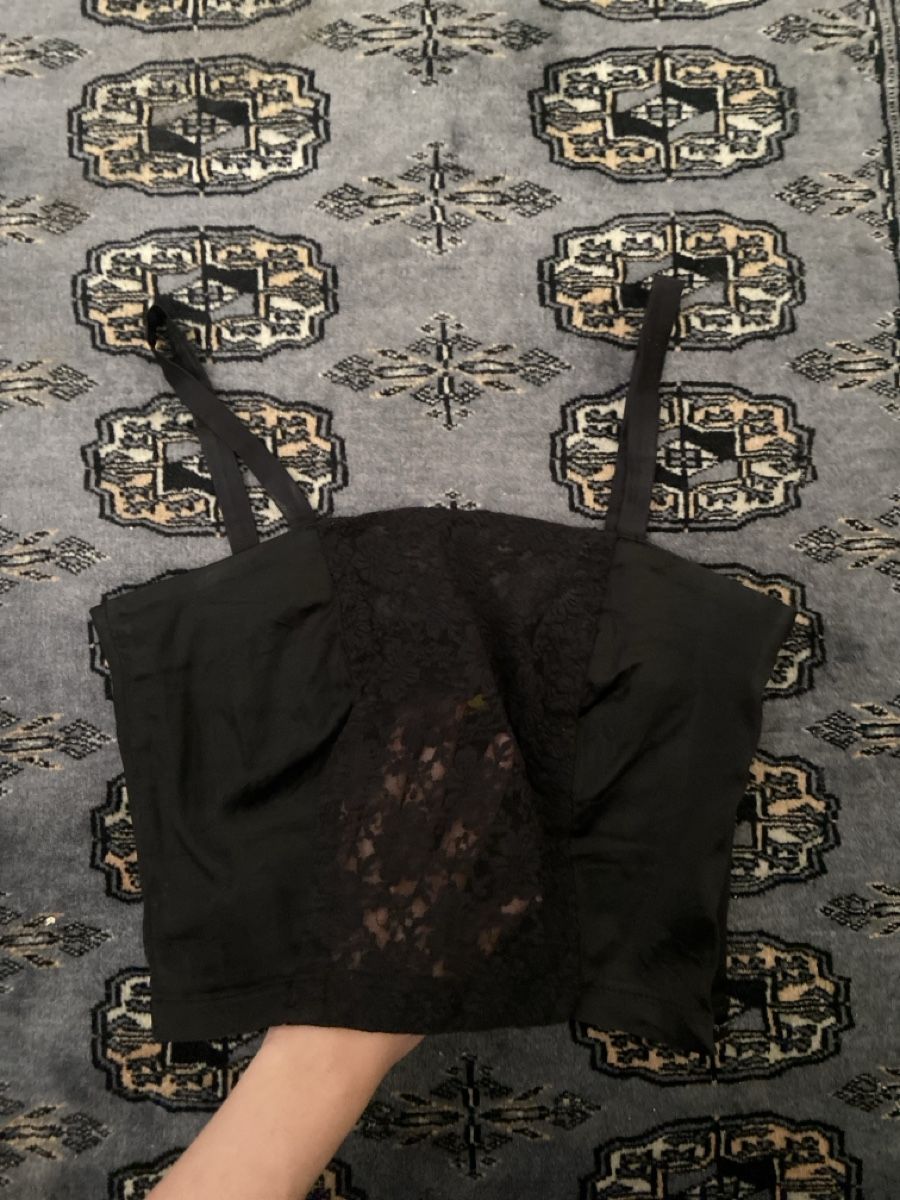 Tops: schwarzes crop top mit lace detail – Gebraucht aus Basel von Erdbeer_maus