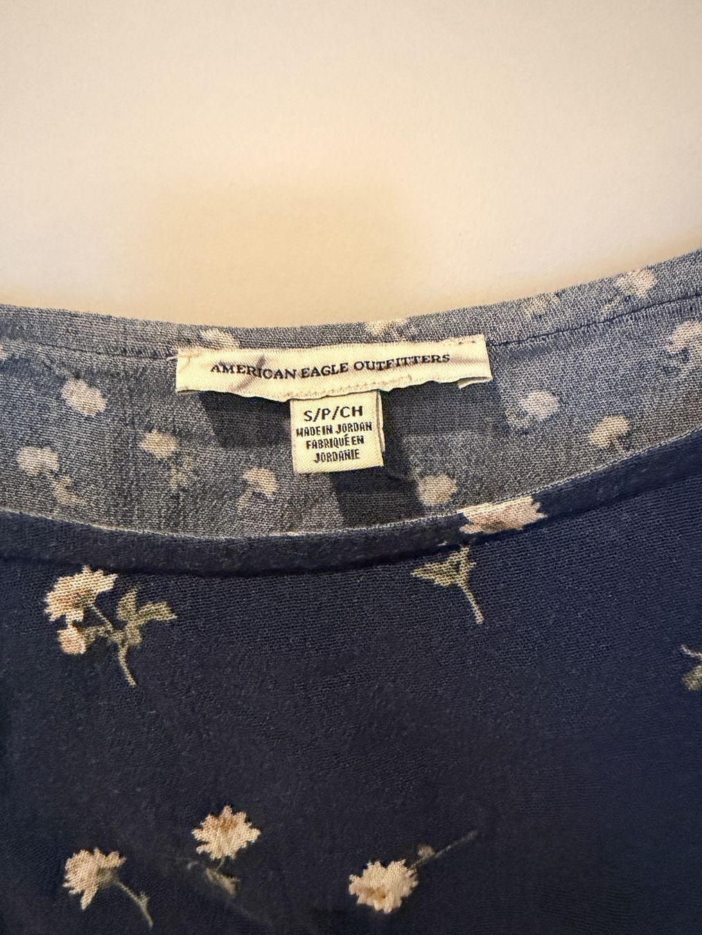Top: American Eagle Top, Grösse S, blau mit Blümchen🌸 – Usato da Zürich venduto da cfh_cg22 2