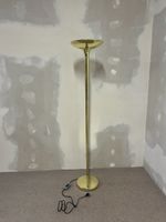 Elegante Stehlampe in Messing